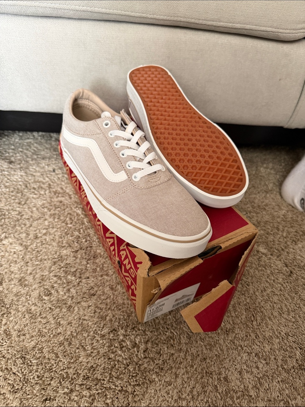Vans Women’s  Sz 11 Ward Low Sneakers in Beige with White Stripe